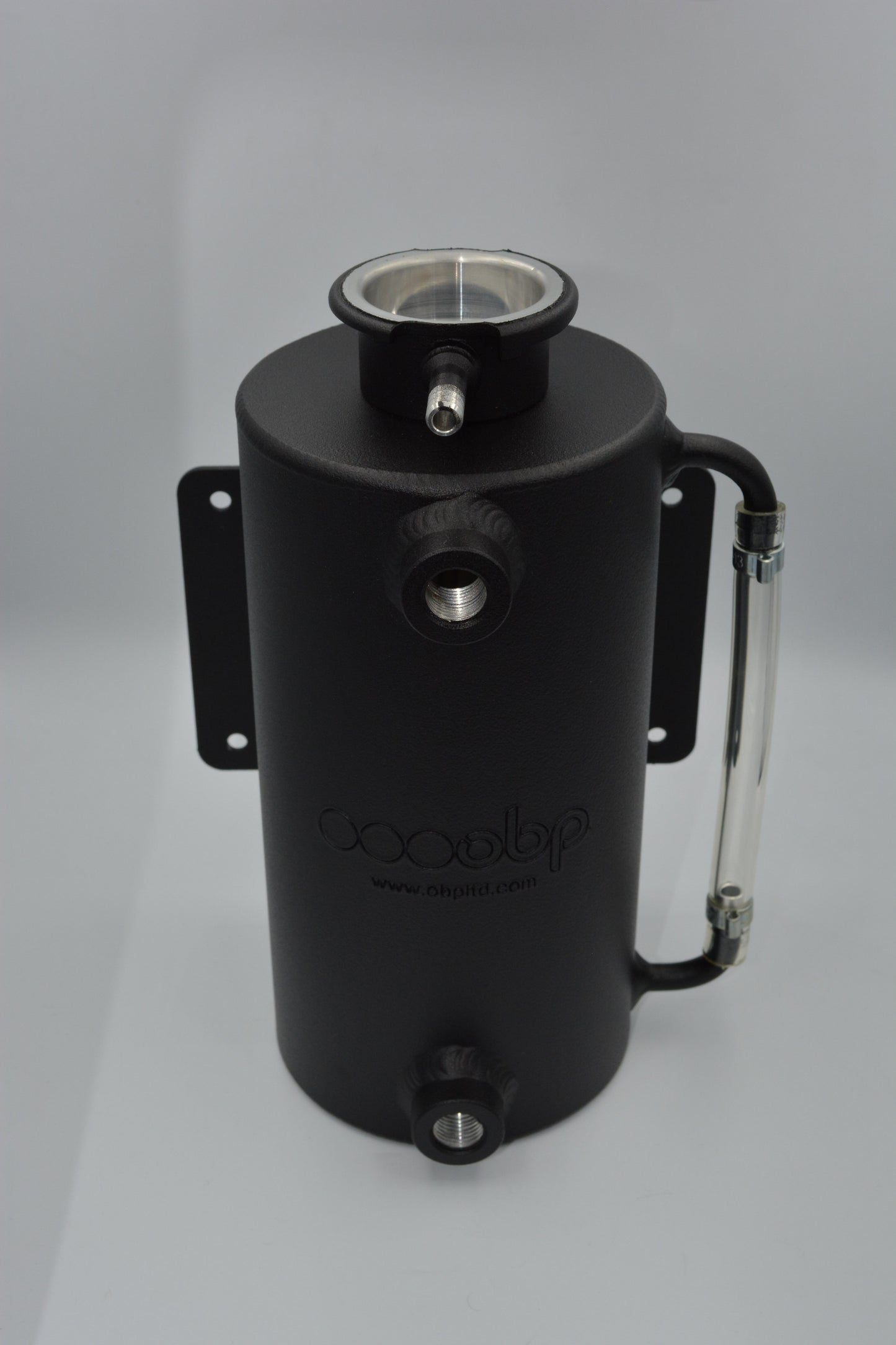 Vertical round header tank